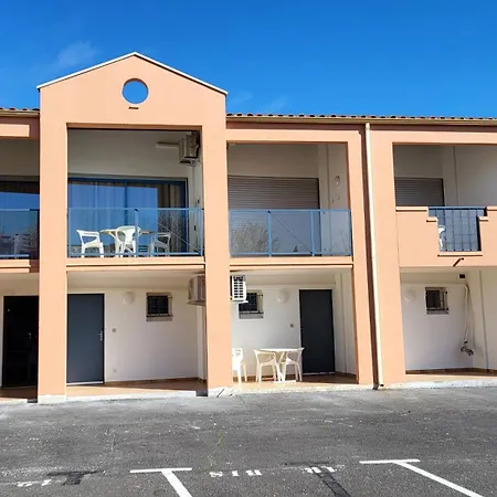Les Naiades 2 Avec Place Parking Privée Incluse Climatisation Wifi Grande Terrasse Idéal Pour Cure Thermale *