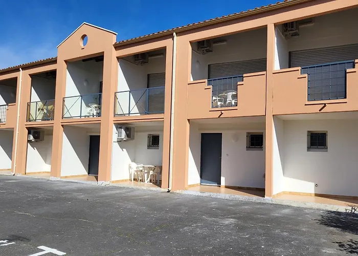 Apartament Les Naiades 2 Avec Place Parking Privee Incluse Climatisation Wifi Grande Terrasse Ideal Pour Cure Thermale Balaruc-les-Bains