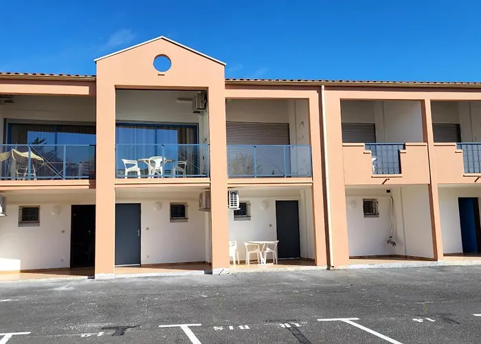 Les Naiades 2 Avec Place Parking Privee Incluse Climatisation Wifi Grande Terrasse Ideal Pour Cure Thermale *